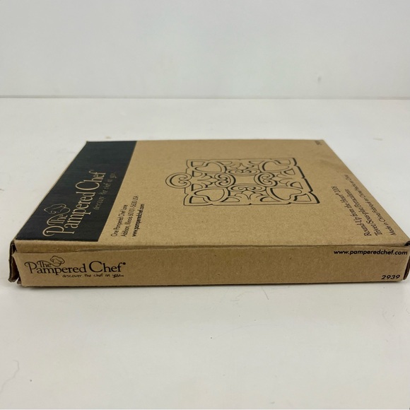 Pampered Chef 2008 Round Up Heart Collectible Cast Iron Copper Tone Coat Trivet - Picture 6 of 16